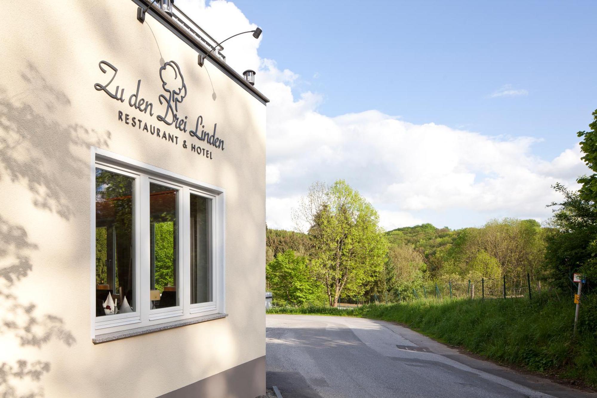 Zu Den Drei Linden Hotel Wermelskirchen Ngoại thất bức ảnh