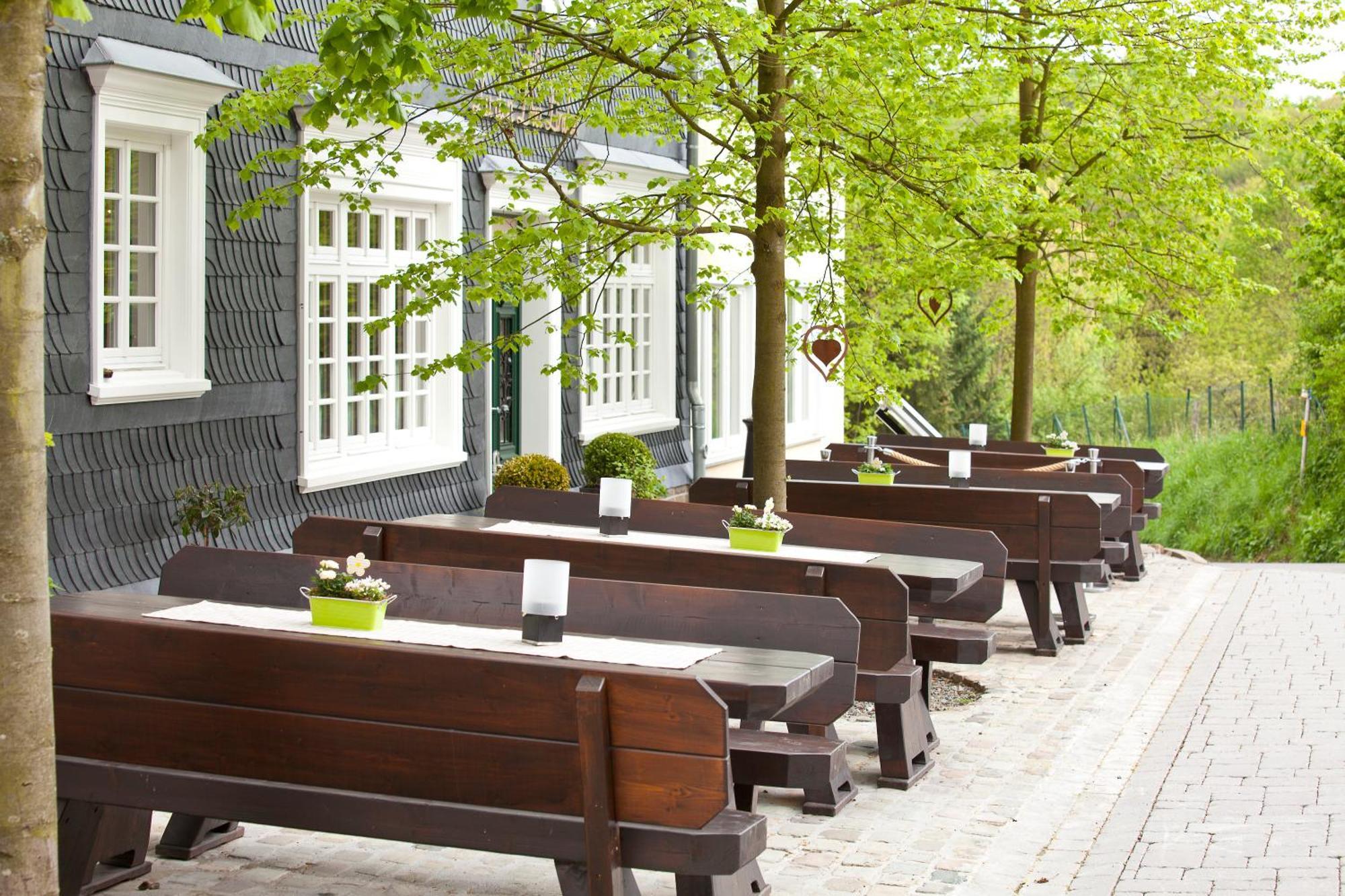 Zu Den Drei Linden Hotel Wermelskirchen Ngoại thất bức ảnh