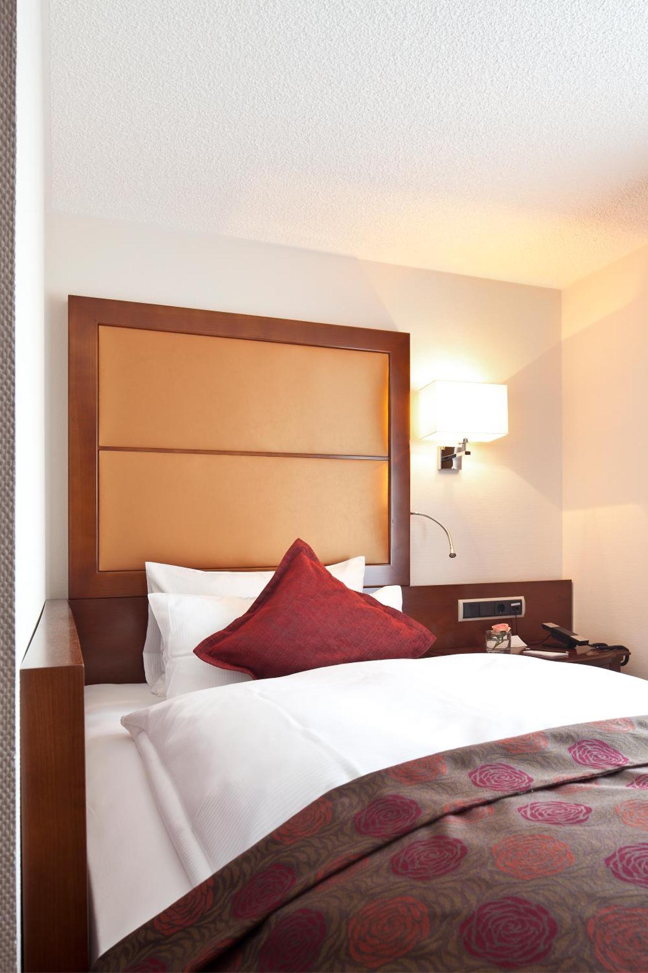 Zu Den Drei Linden Hotel Wermelskirchen Ngoại thất bức ảnh