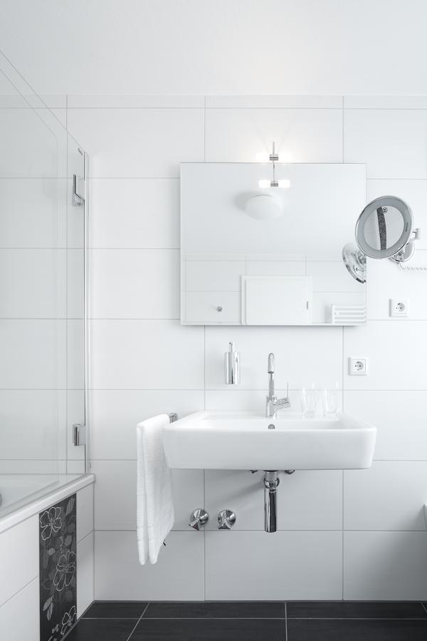 Zu Den Drei Linden Hotel Wermelskirchen Phòng bức ảnh