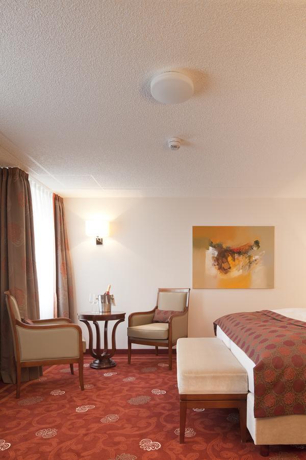 Zu Den Drei Linden Hotel Wermelskirchen Phòng bức ảnh